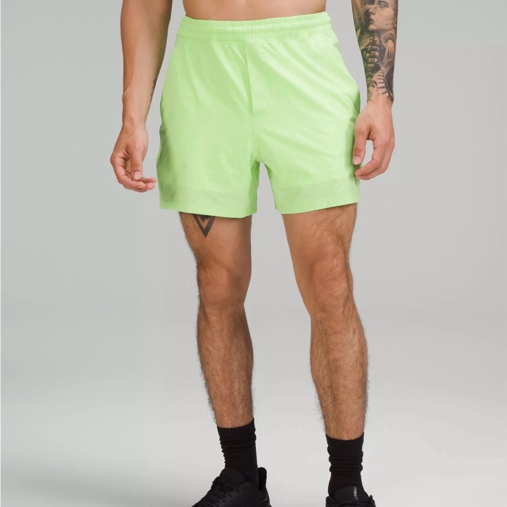 Lululemon • Men’s Pace Breaker 5” Linerless Reflective Athletic Shorts Small - Picture 2 of 11